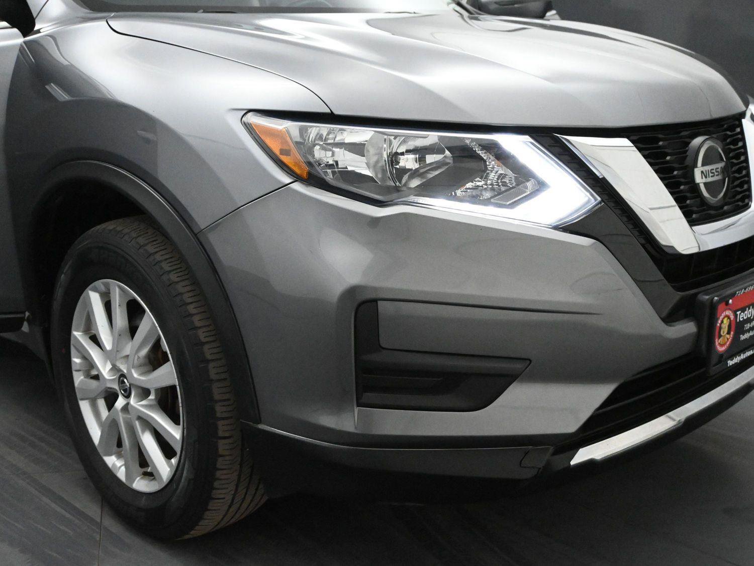 Used 2018 Nissan Rogue SV image 15