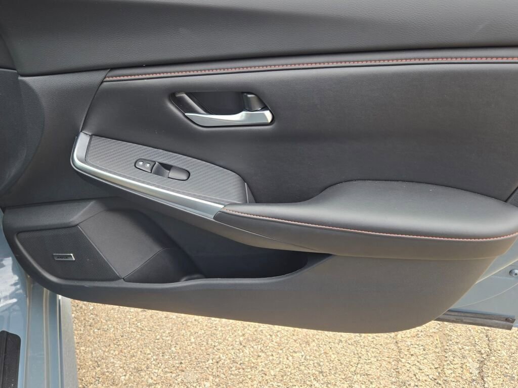 Used 2025 Nissan Sentra SR w/ SR Premium Package image 6