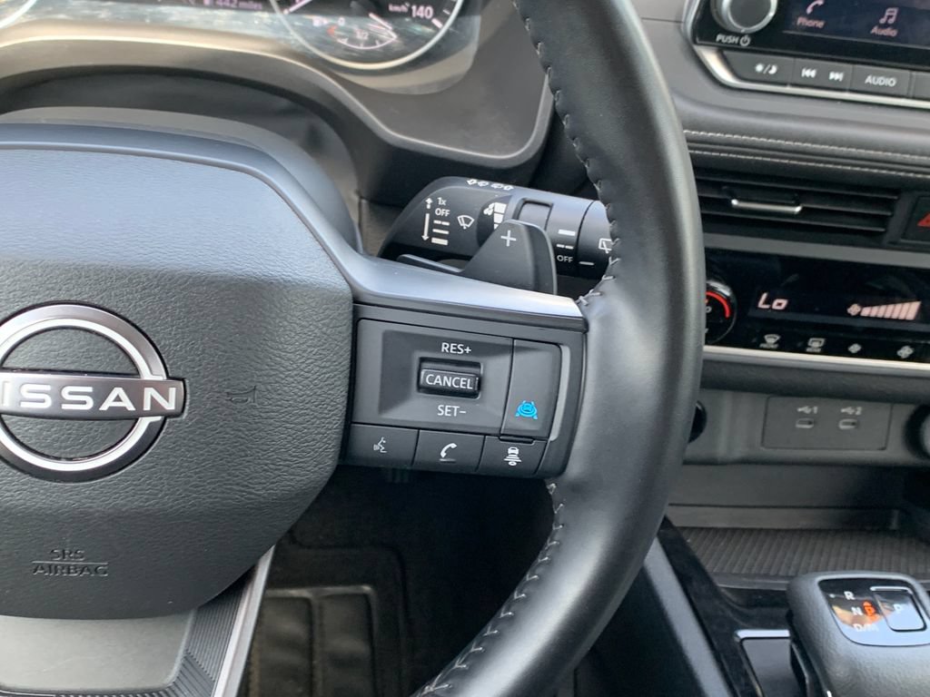 Used 2025 Nissan Rogue SV FWD image 15
