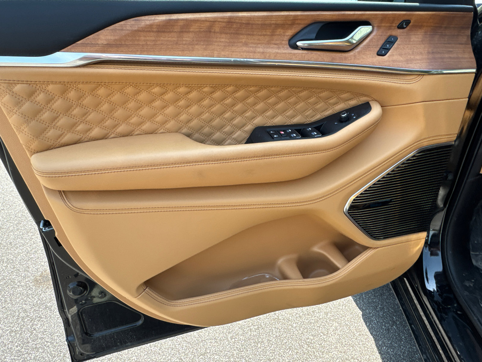 Used 2025 Jeep Grand Cherokee Summit image 12