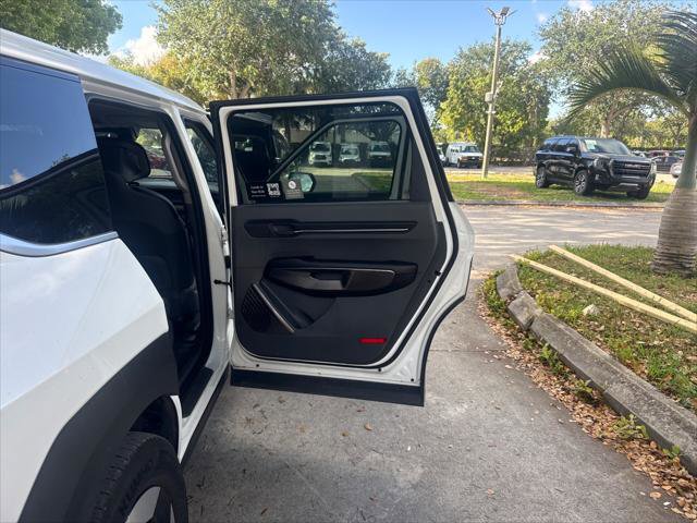 Used 2024 Kia EV9 Light Long Range RWD image 19