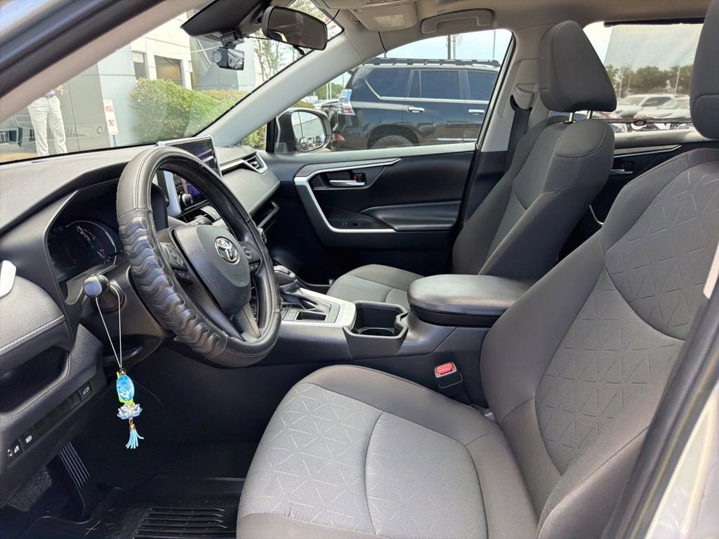 Used 2023 Toyota RAV4 XLE w/ Convenience Package FWD image 3