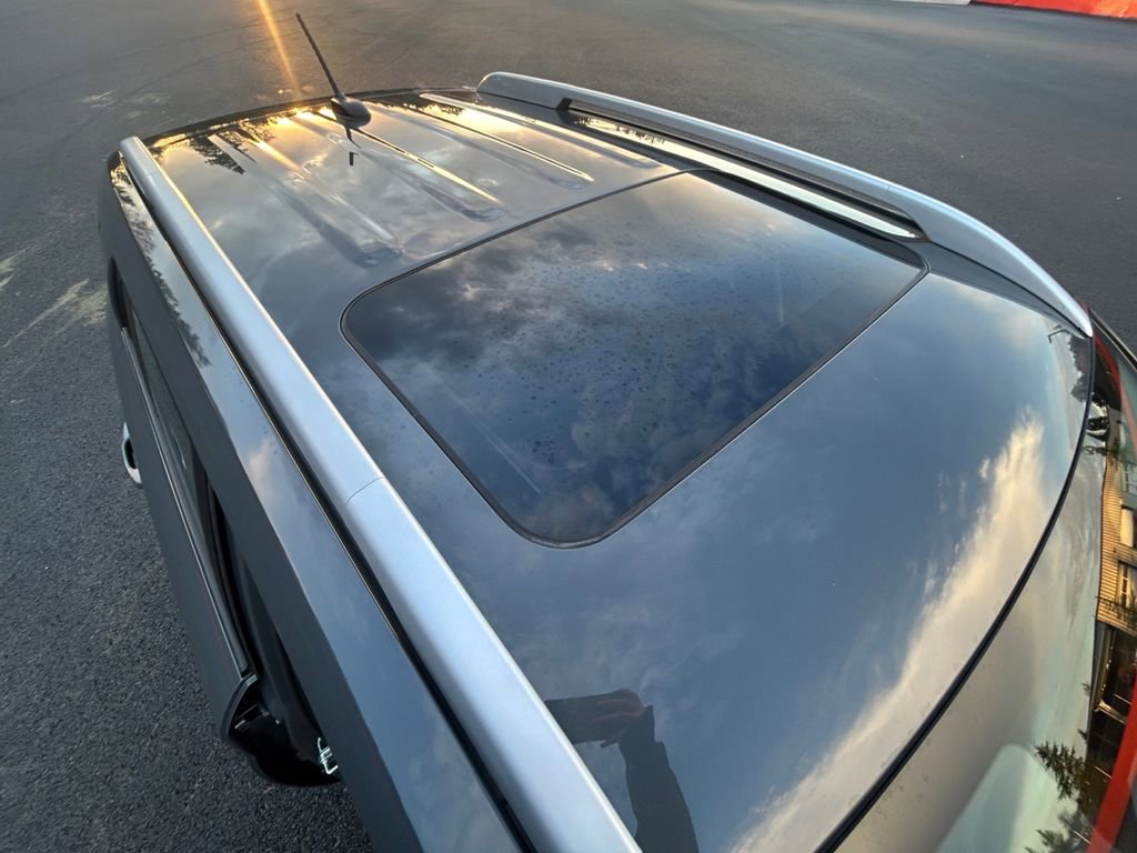 Certified 2025 Hyundai Venue SEL image 28