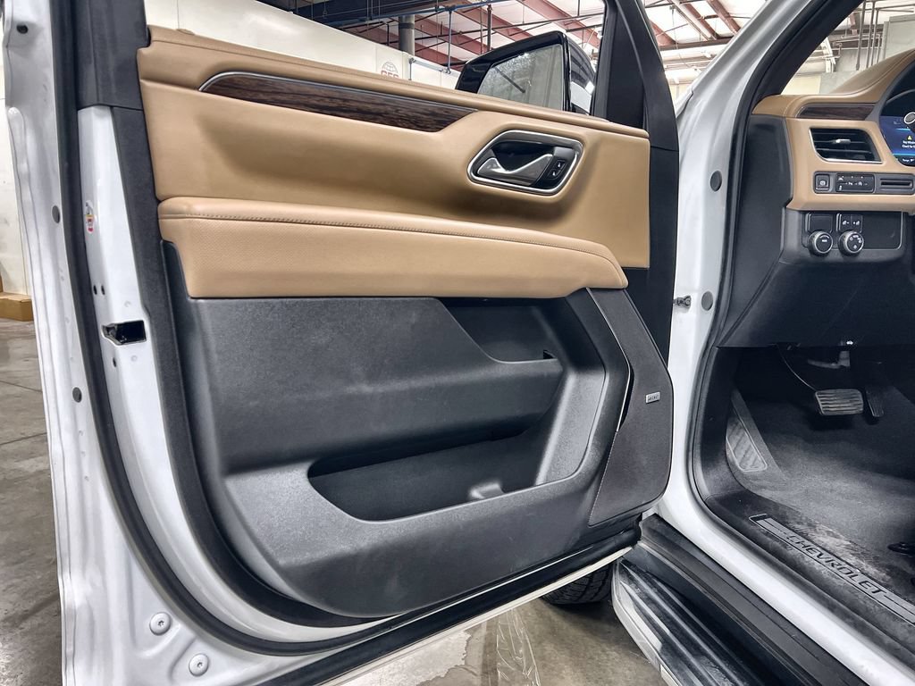 Used 2024 Chevrolet Suburban Premier RWD image 15