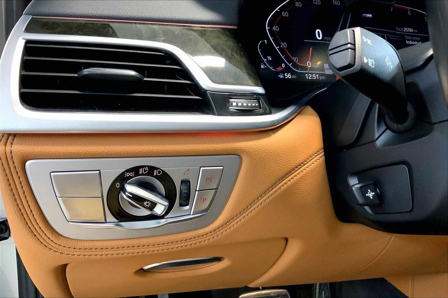 Used 2021 BMW 750i xDrive w/ Autobahn Package AWD/4WD image 35