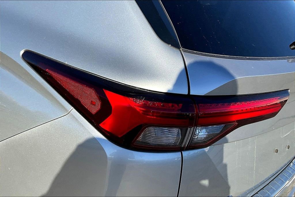 Used 2024 Mitsubishi Outlander SE image 27