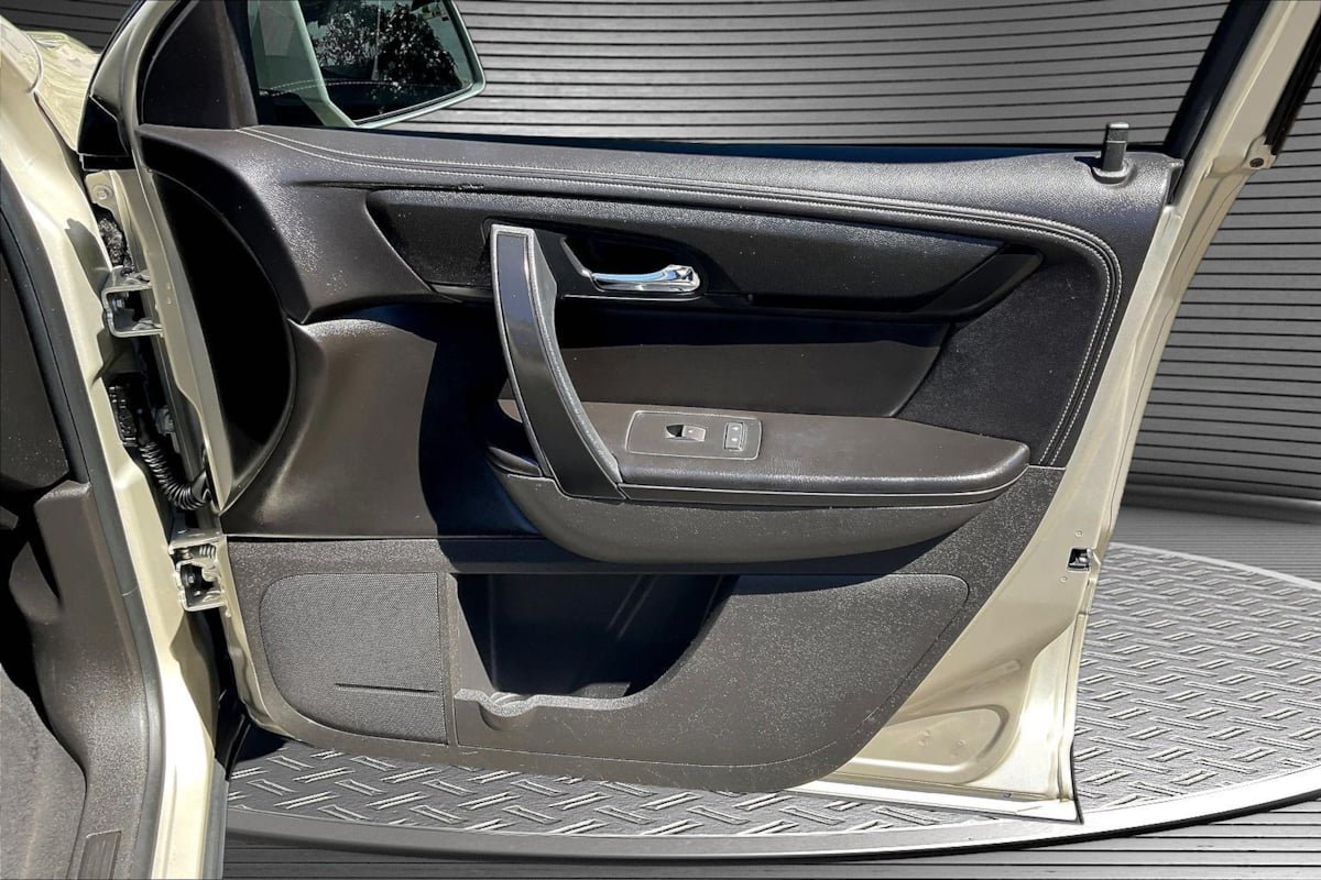 Used 2013 Chevrolet Traverse LT w/ All-Star Edition AWD/4WD image 27