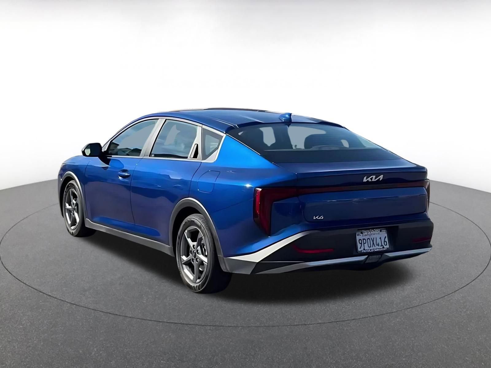 Used 2025 Kia K4 LXS image 11