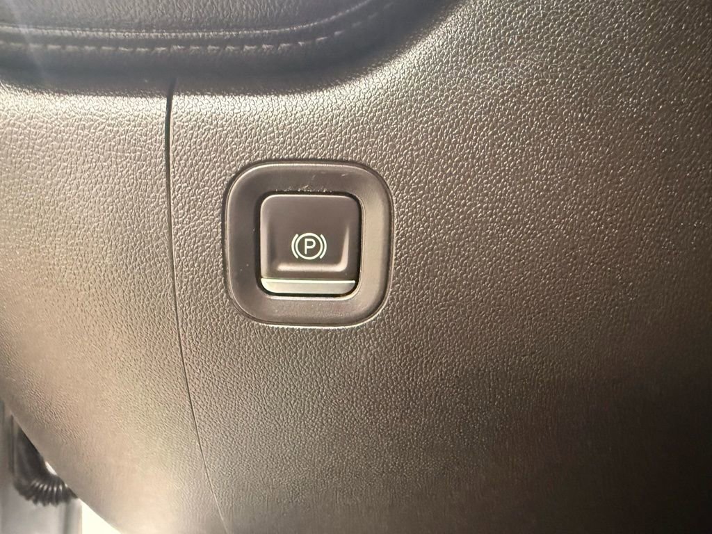 Used 2023 GMC Sierra 3500 SLE image 14