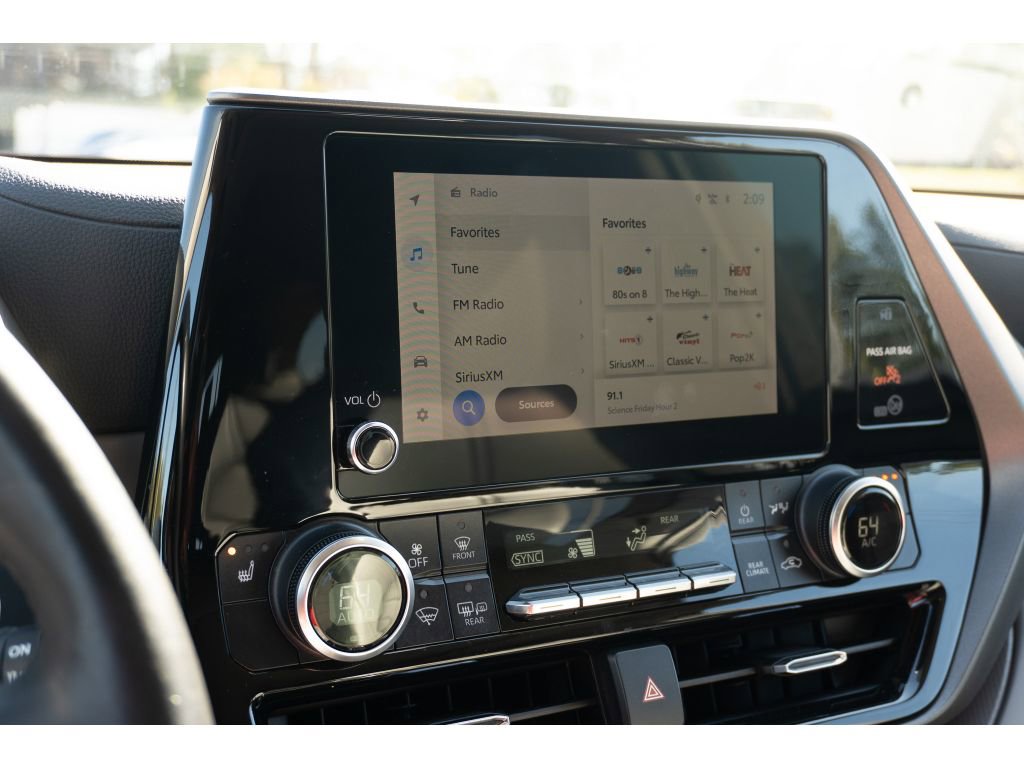 Used 2023 Toyota Highlander XLE image 25