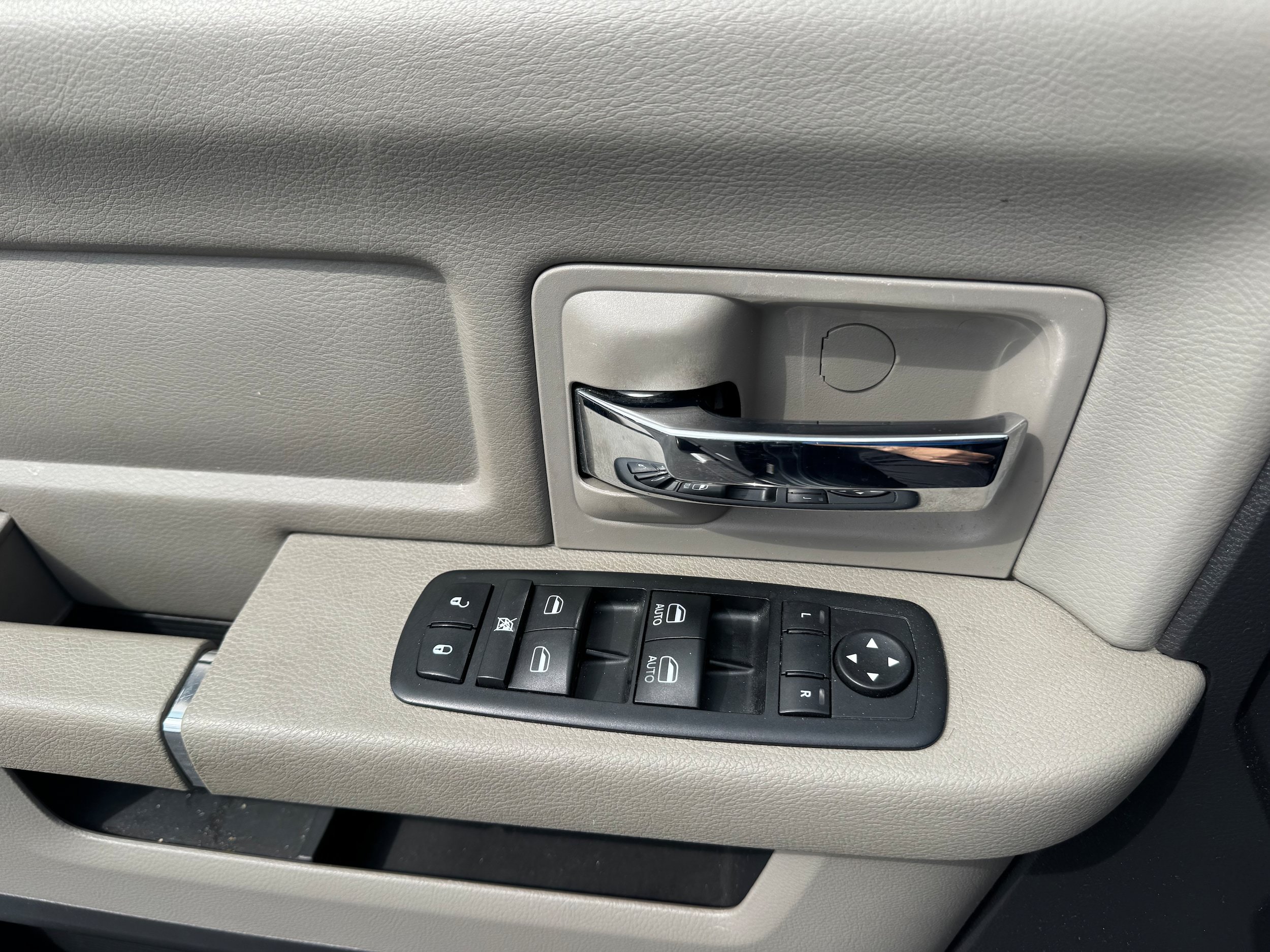 Used 2012 RAM 1500 Classic SLT RWD image 17