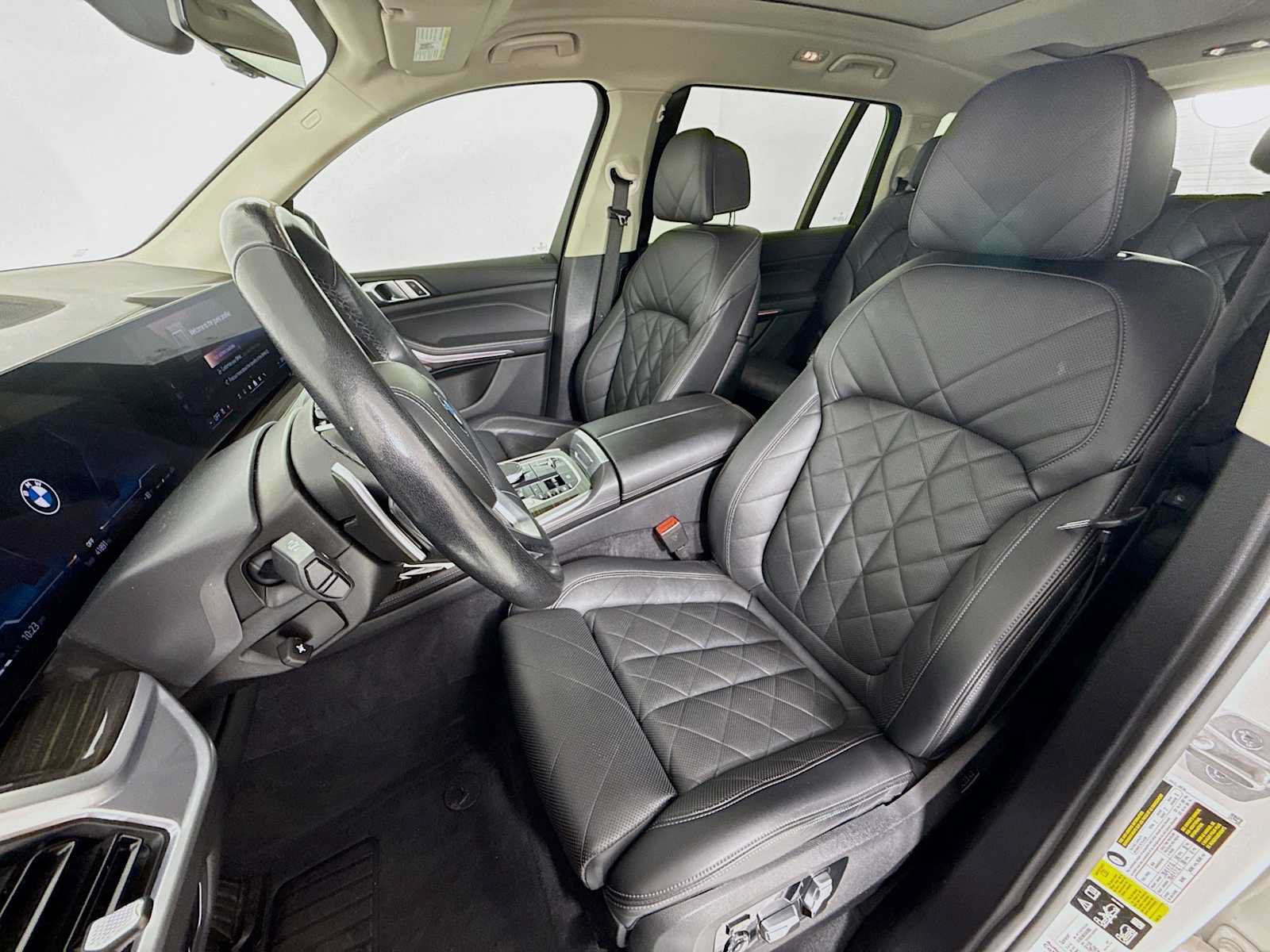 Used 2024 BMW X7 xDrive40i w/ Premium Package AWD/4WD image 5