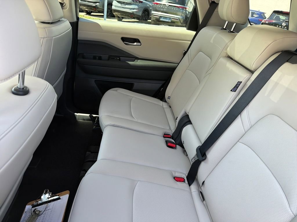 New 2026 Nissan Pathfinder SL image 28