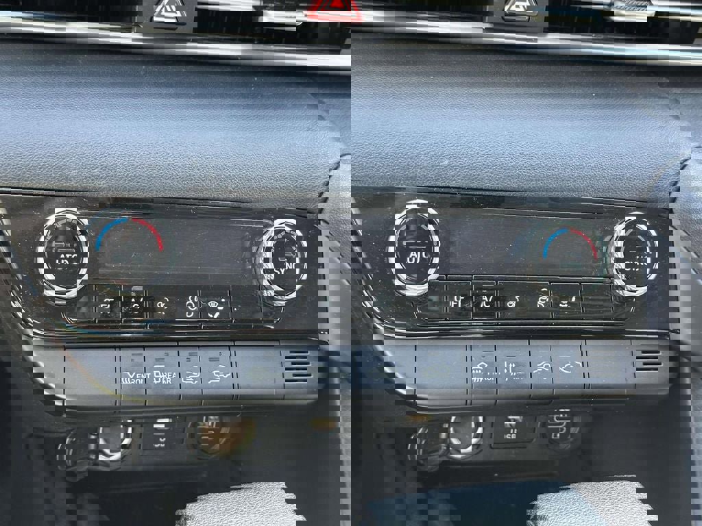 Used 2022 Hyundai Elantra SEL FWD image 18