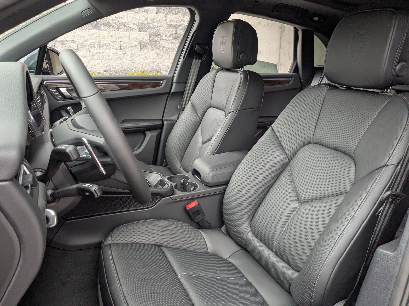 Certified 2026 Porsche Macan AWD/4WD image 5