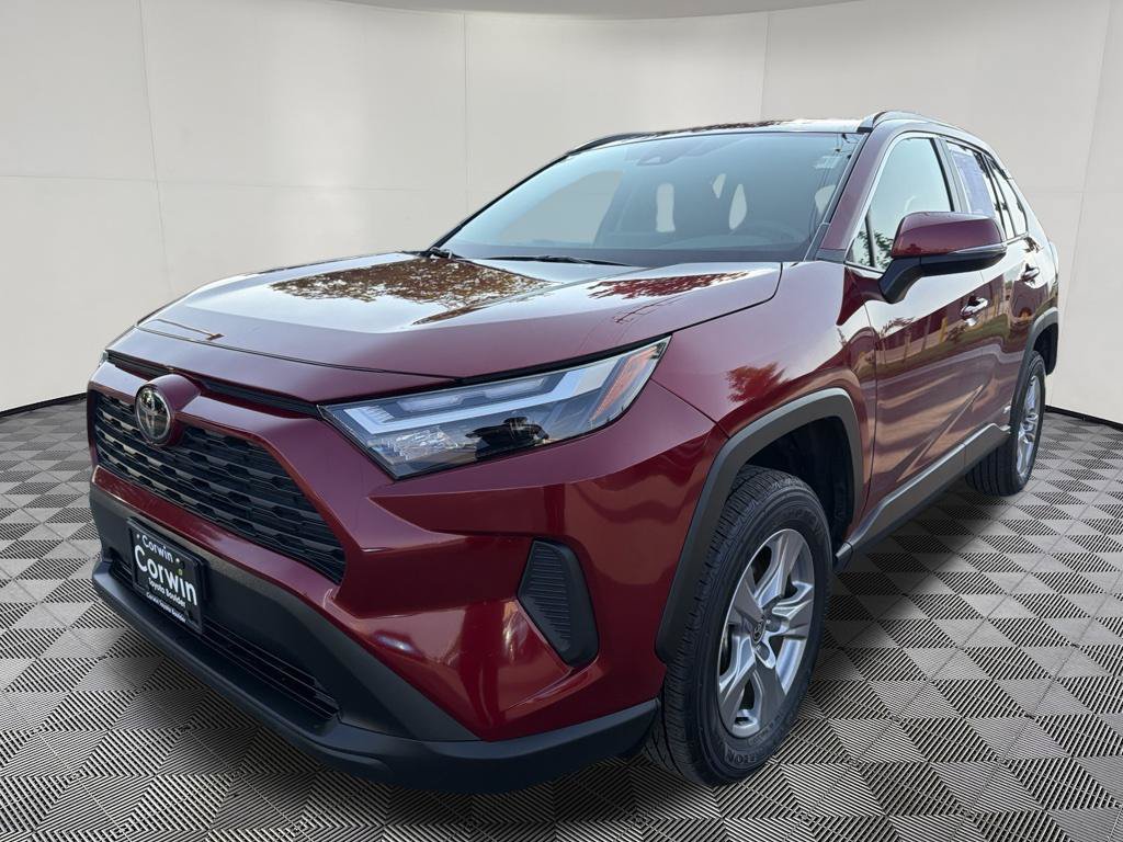 Used 2025 Toyota RAV4 XLE AWD/4WD image 3