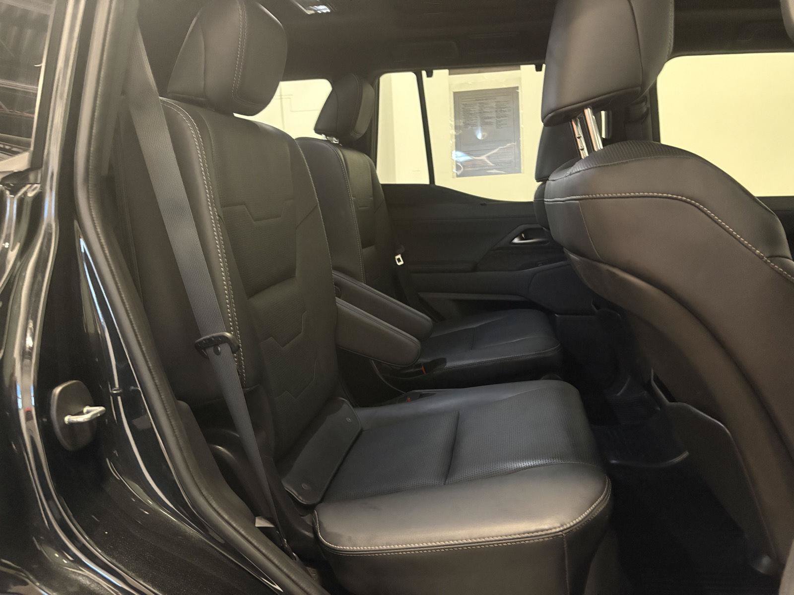 Used 2025 Lexus GX 550 w/ Accessory Package (2T) AWD/4WD image 38
