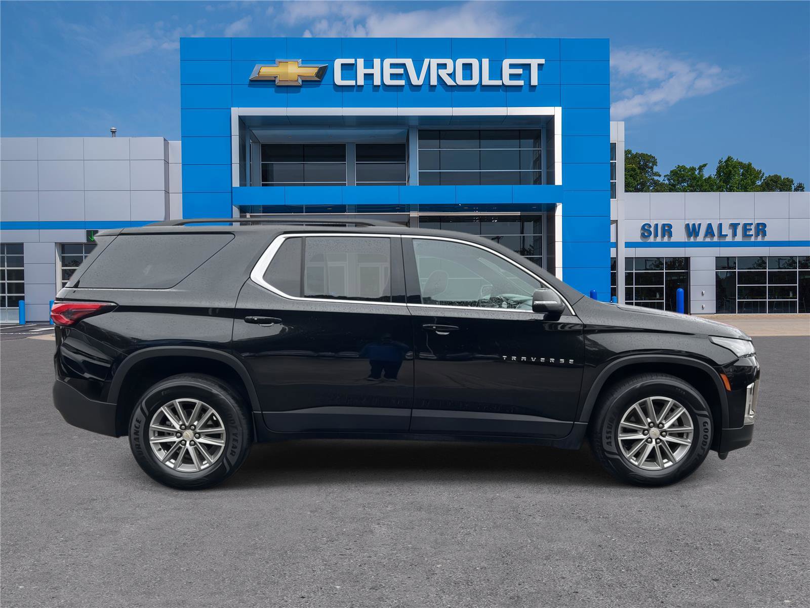 Used 2023 Chevrolet Traverse LT image 41