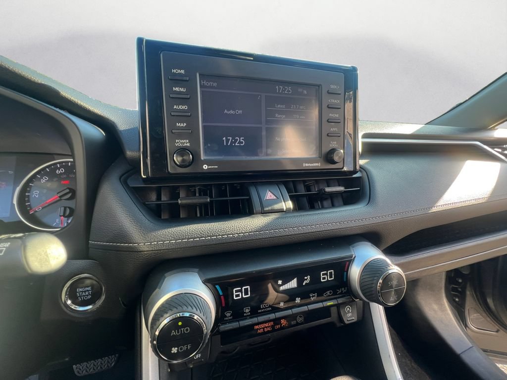Used 2022 Toyota RAV4 XLE AWD/4WD image 17