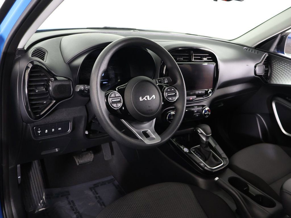 Used 2025 Kia Soul S image 25