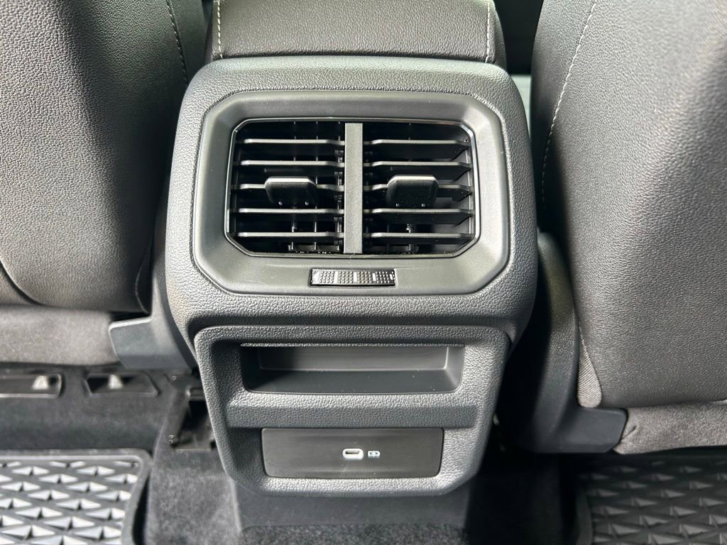 Used 2025 Volkswagen Taos SE FWD image 60