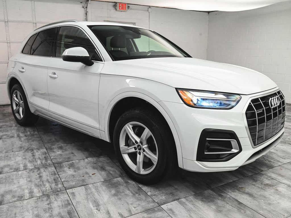 Used 2023 Audi Q5 2.0T Premium w/ Convenience Package AWD/4WD image 3