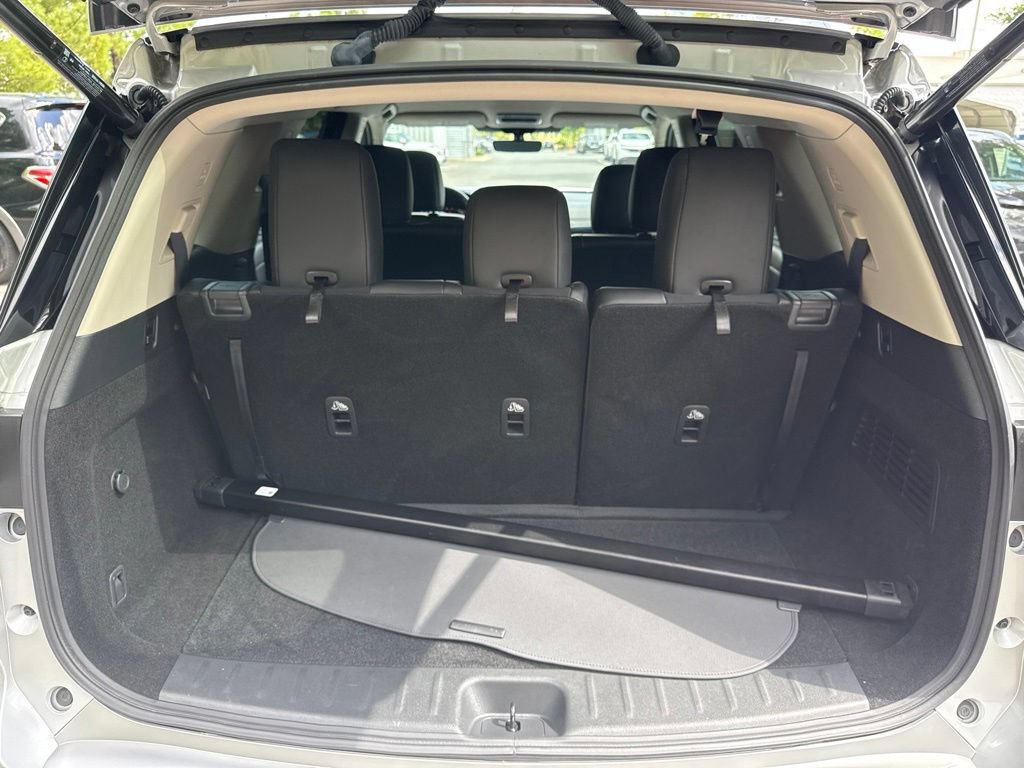 Used 2025 Nissan Pathfinder SL w/ Black Appearance Package FWD image 31