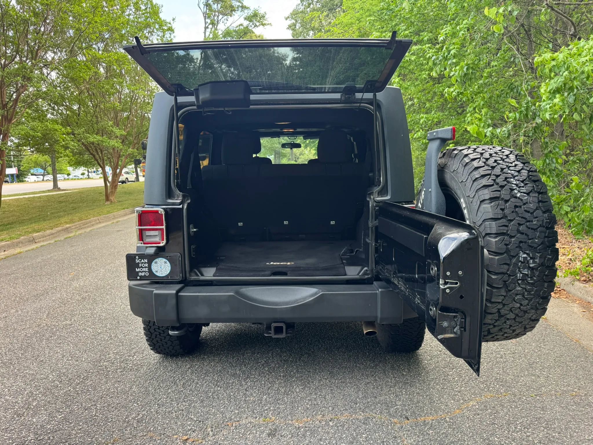 Used 2011 Jeep Wrangler Unlimited Sport AWD/4WD image 6