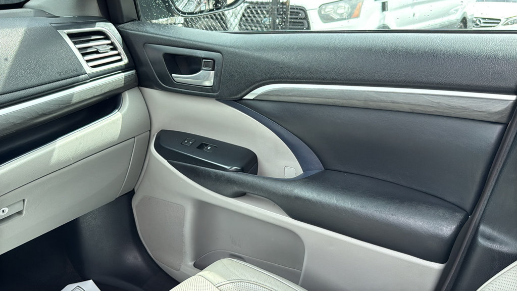 Used 2018 Toyota Highlander Limited Platinum AWD/4WD image 27