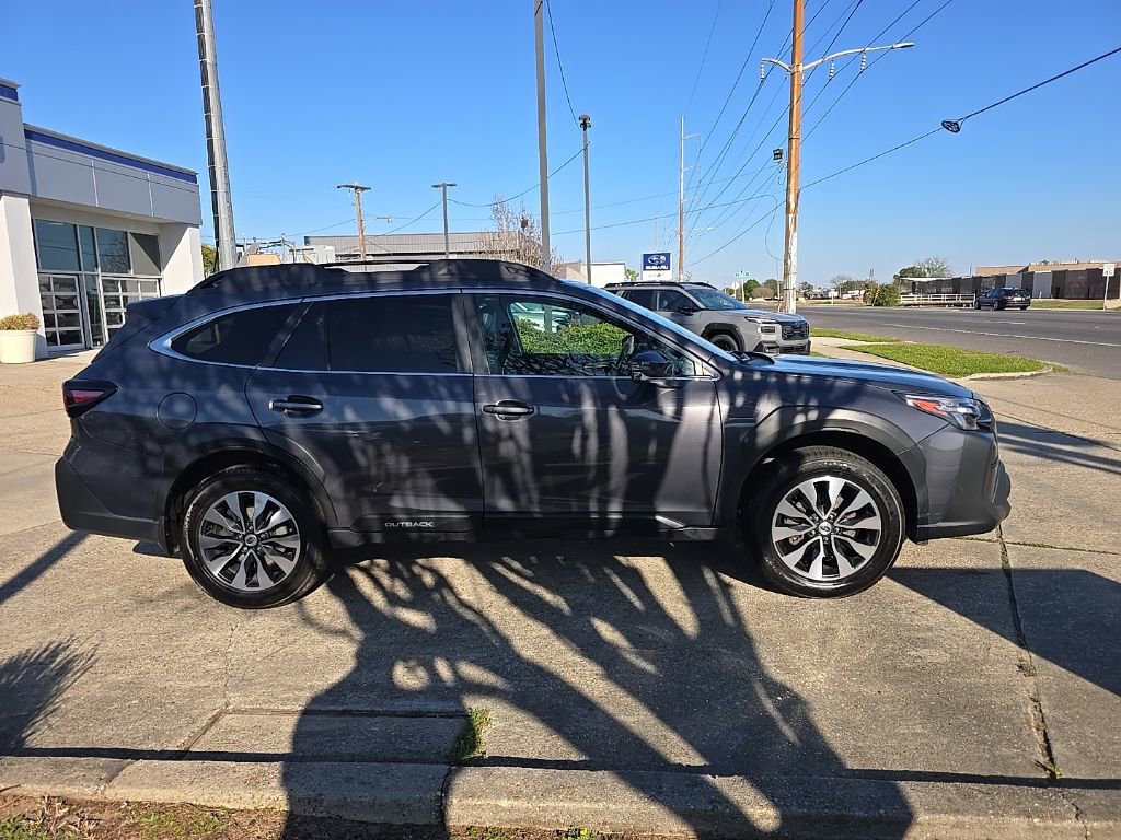 Used 2023 Subaru Outback Limited image 3