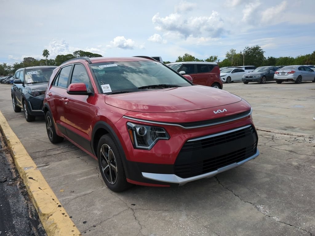Certified 2025 Kia Niro LX