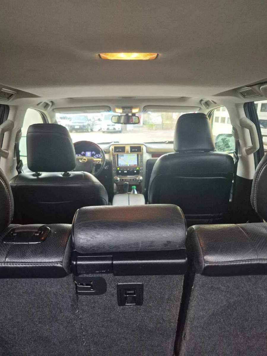 Used 2016 Lexus GX 460 w/ Premium Package AWD/4WD image 8