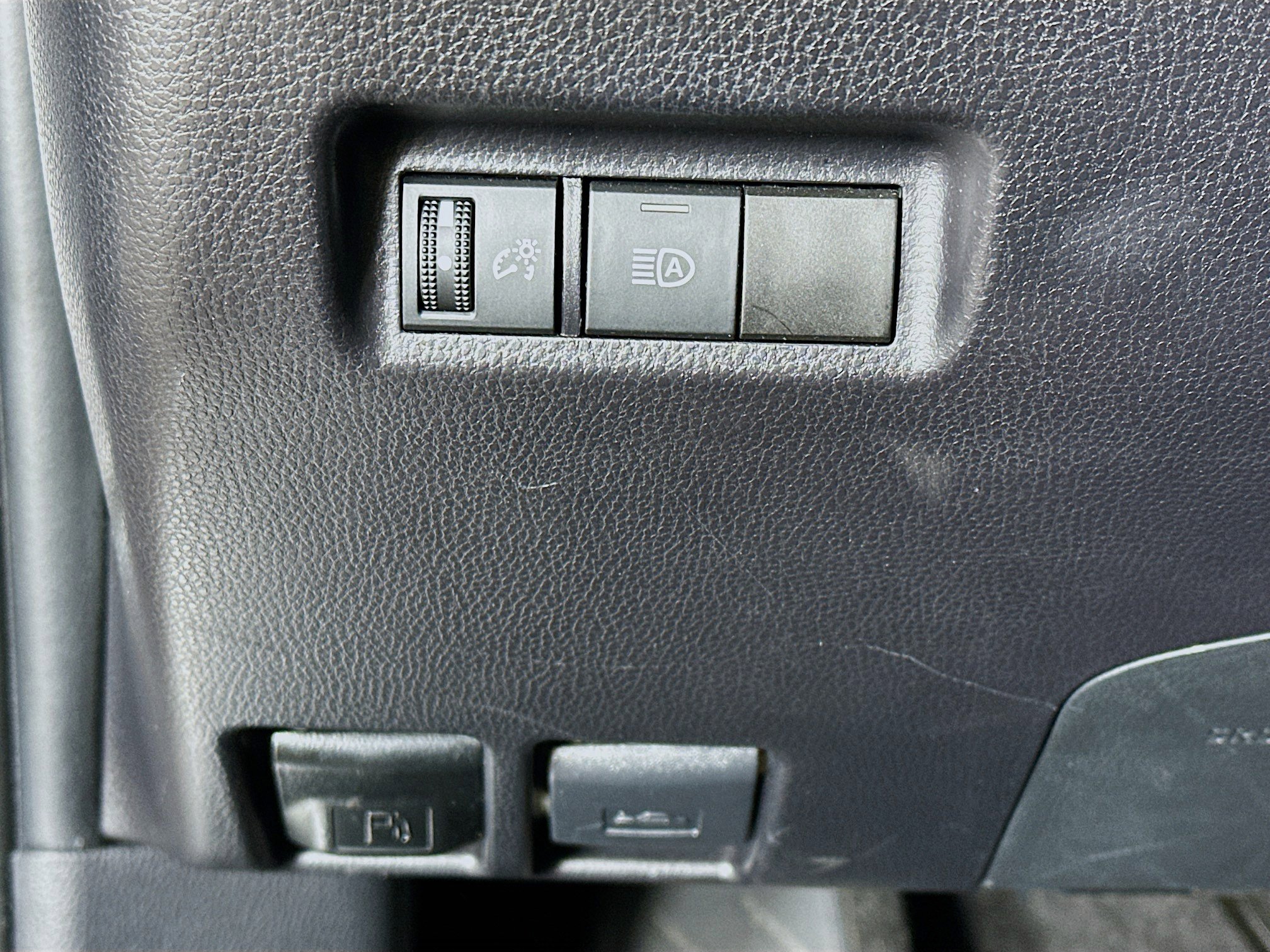 Used 2025 Toyota RAV4 LE image 17