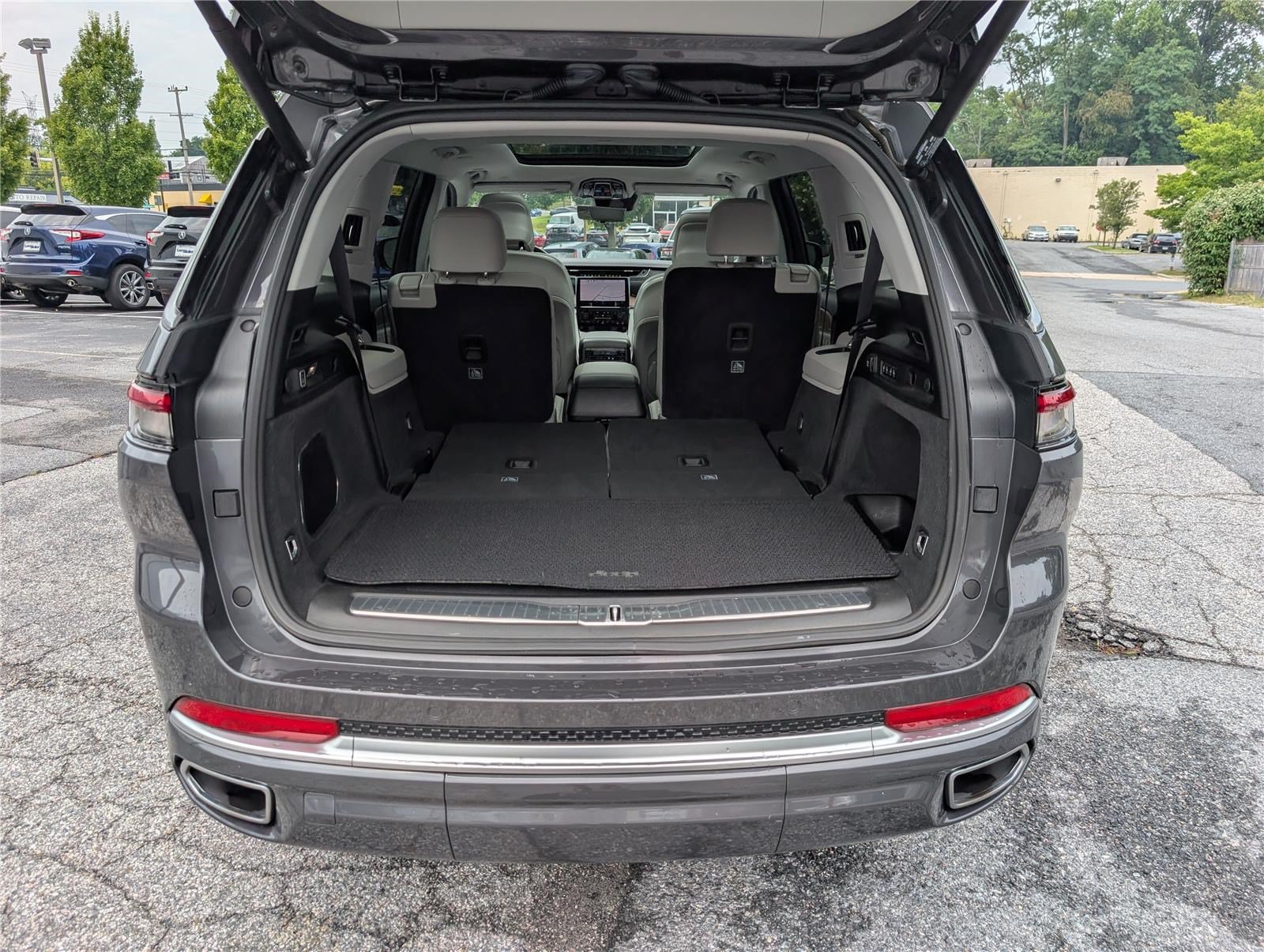 Used 2023 Jeep Grand Cherokee L Summit w/ Advanced Protech Group IV AWD/4WD image 14