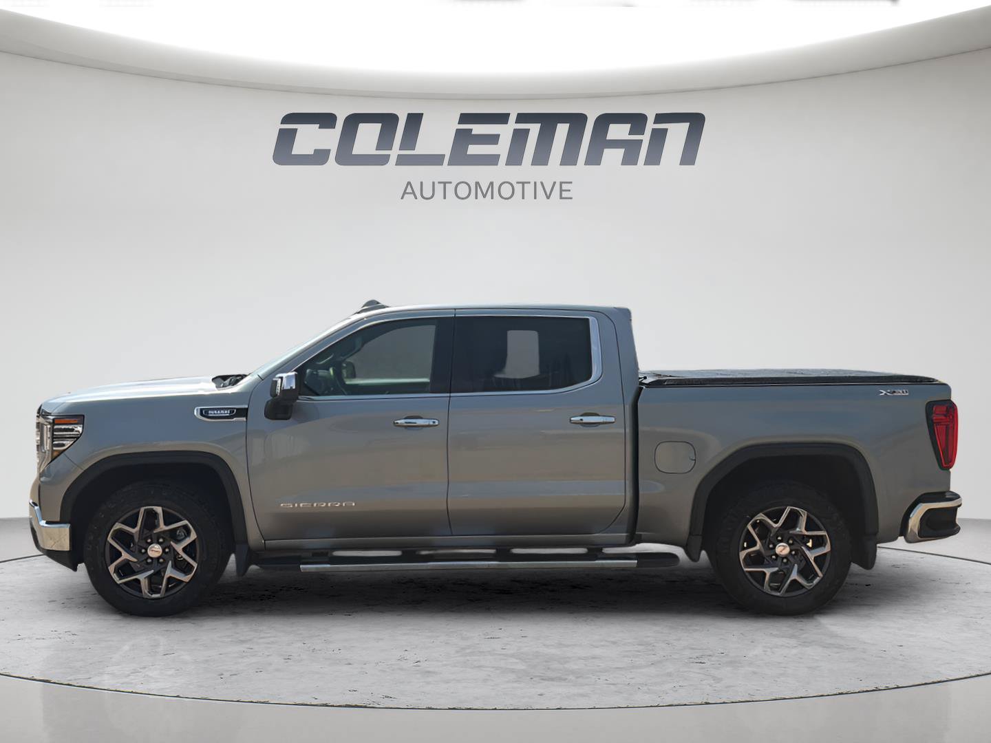 Used 2023 GMC Sierra 1500 SLT w/ SLT Premium Plus Package AWD/4WD image 9