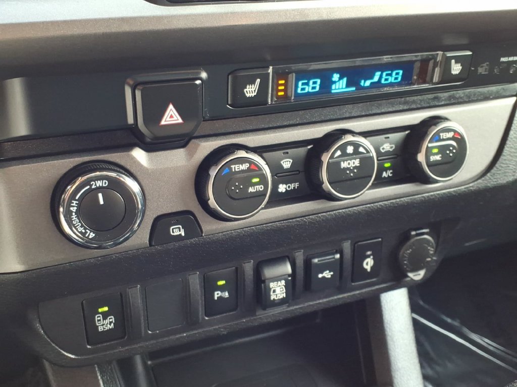 Used 2021 Toyota Tacoma TRD Off-Road w/ TRD Premium Off Road Package AWD/4WD image 22