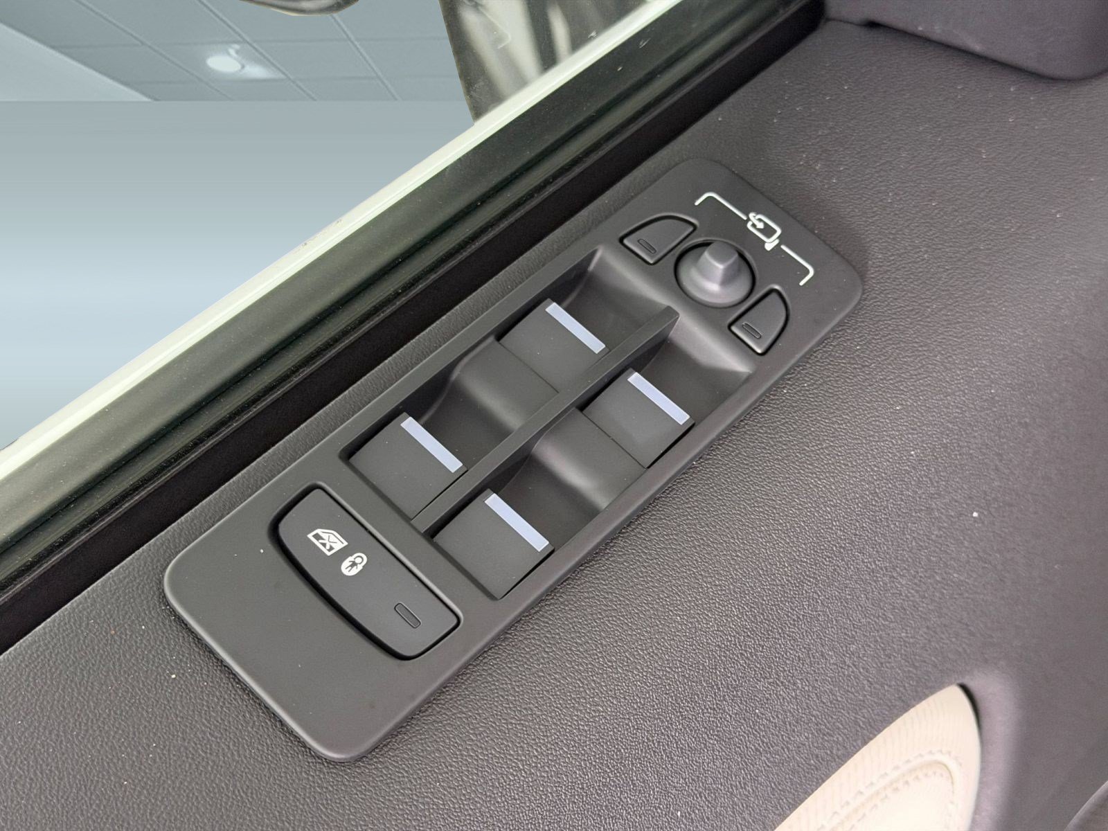 New 2026 Land Rover Discovery Sport Landmark AWD/4WD image 13