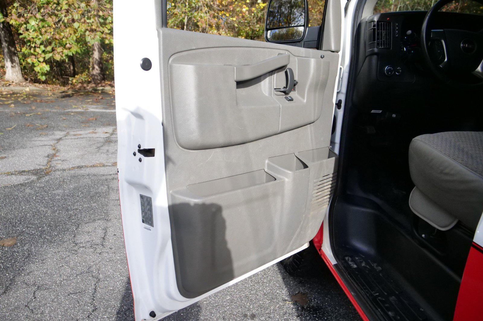 Used 2018 GMC Savana 3500 w/ Driver Convenience Package image 27