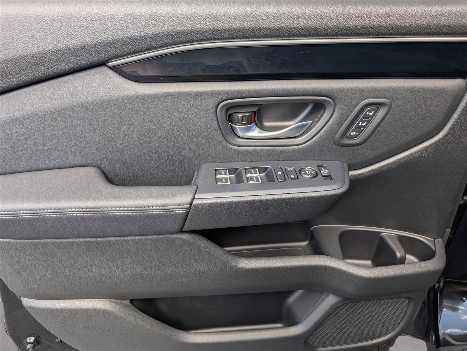 Used 2025 Honda Pilot EX-L image 14