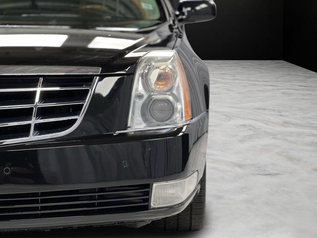 Used 2011 Cadillac DTS Platinum FWD image 9