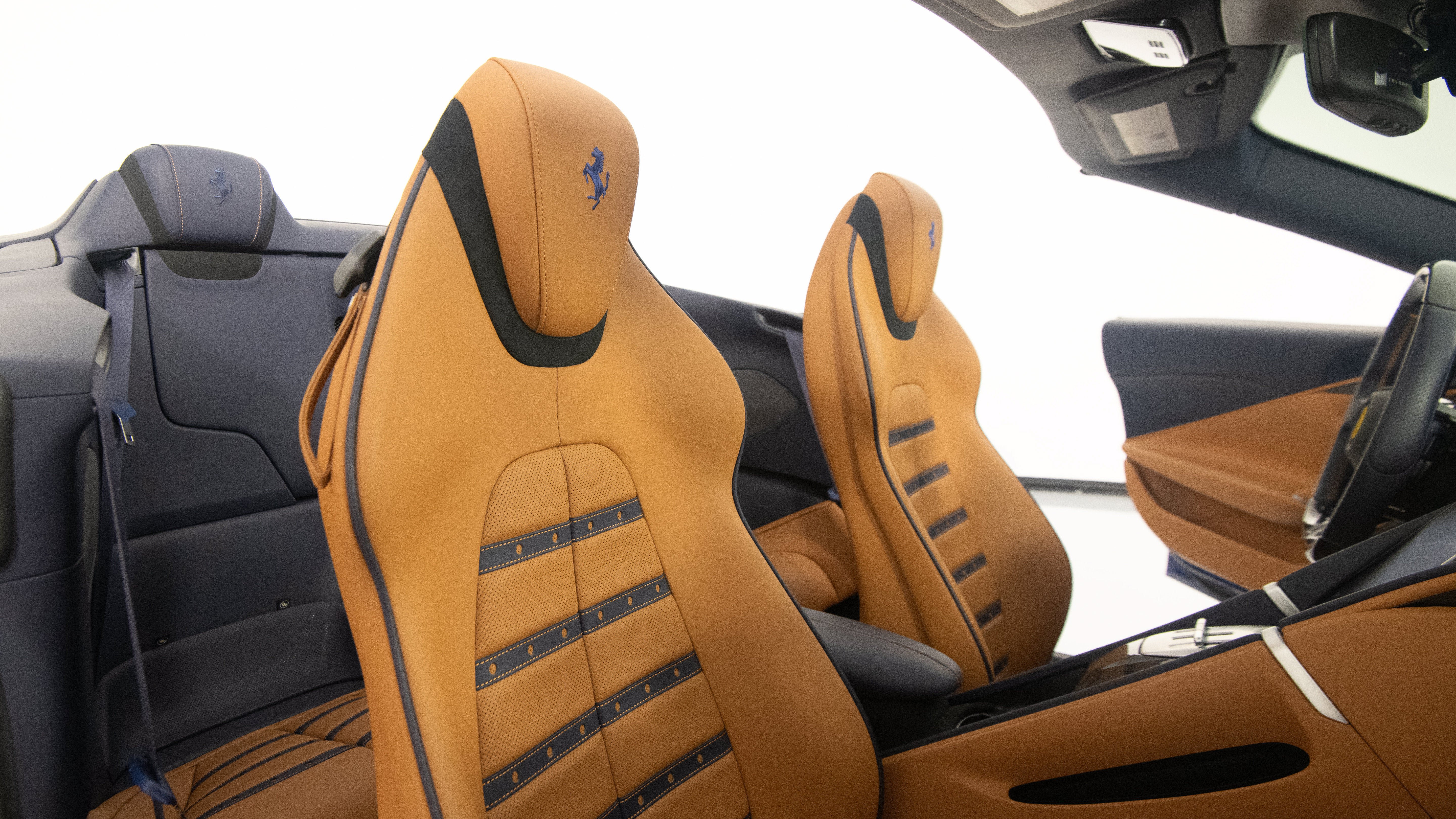 Certified 2025 Ferrari Roma Spider RWD image 32