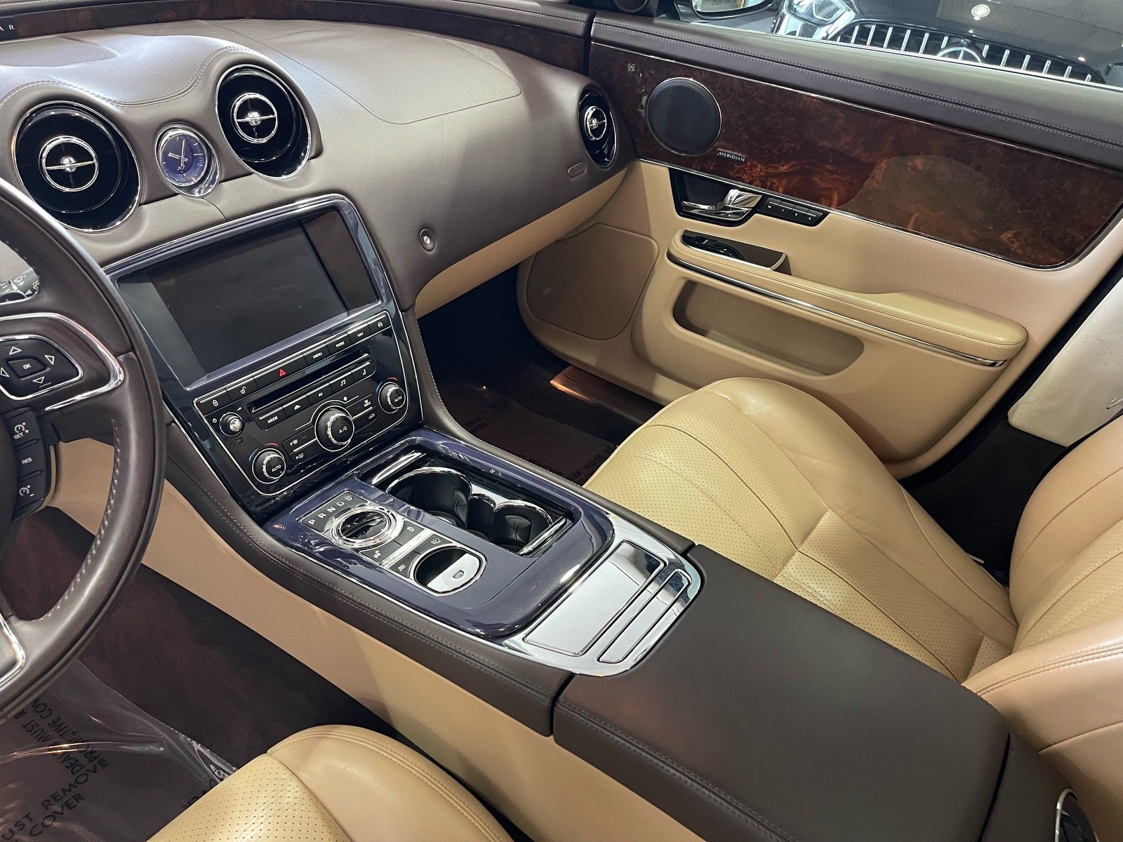 Used 2013 Jaguar XJ RWD image 27