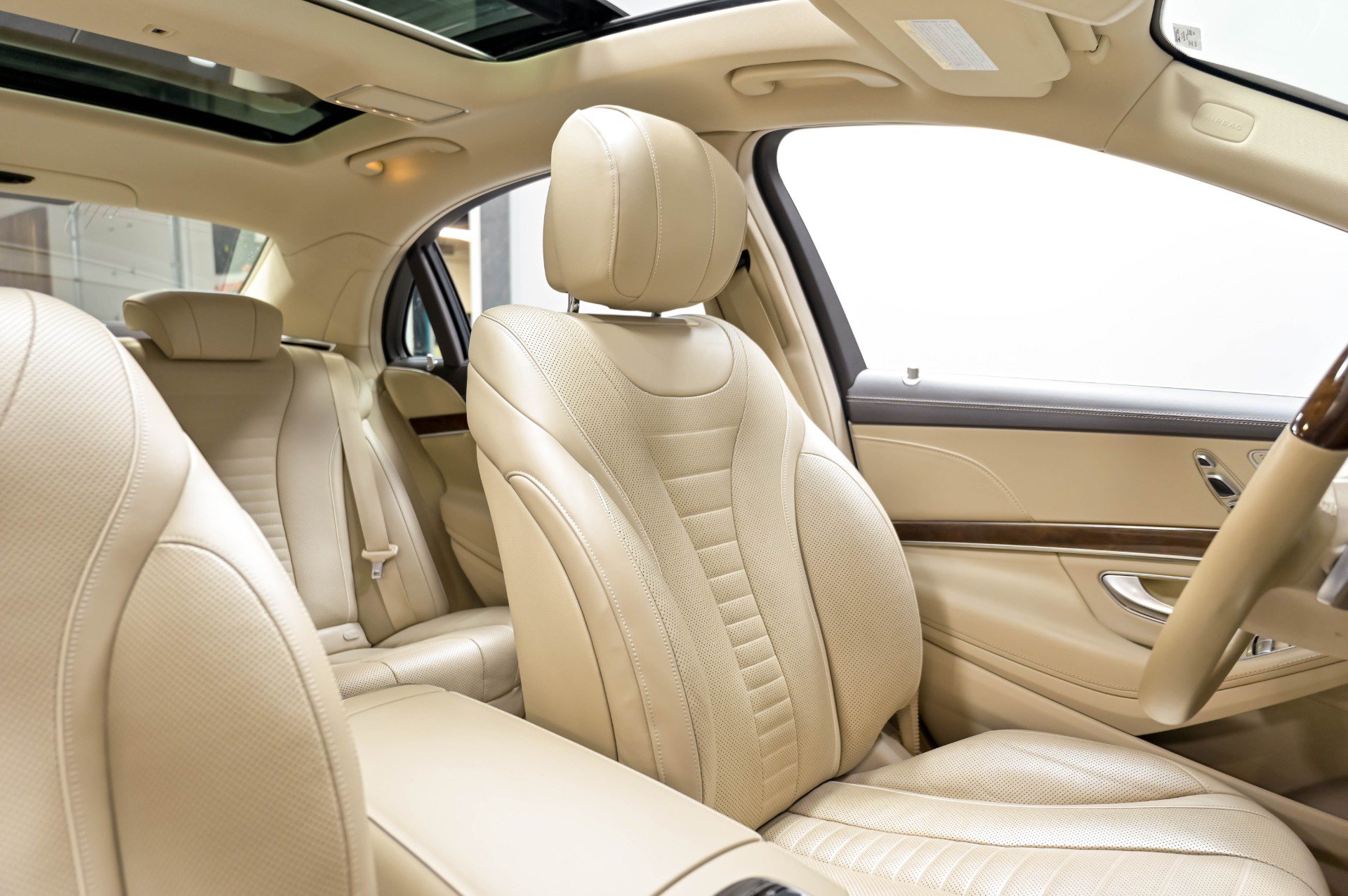 Used 2016 Mercedes-Benz S 550 4MATIC Sedan image 22