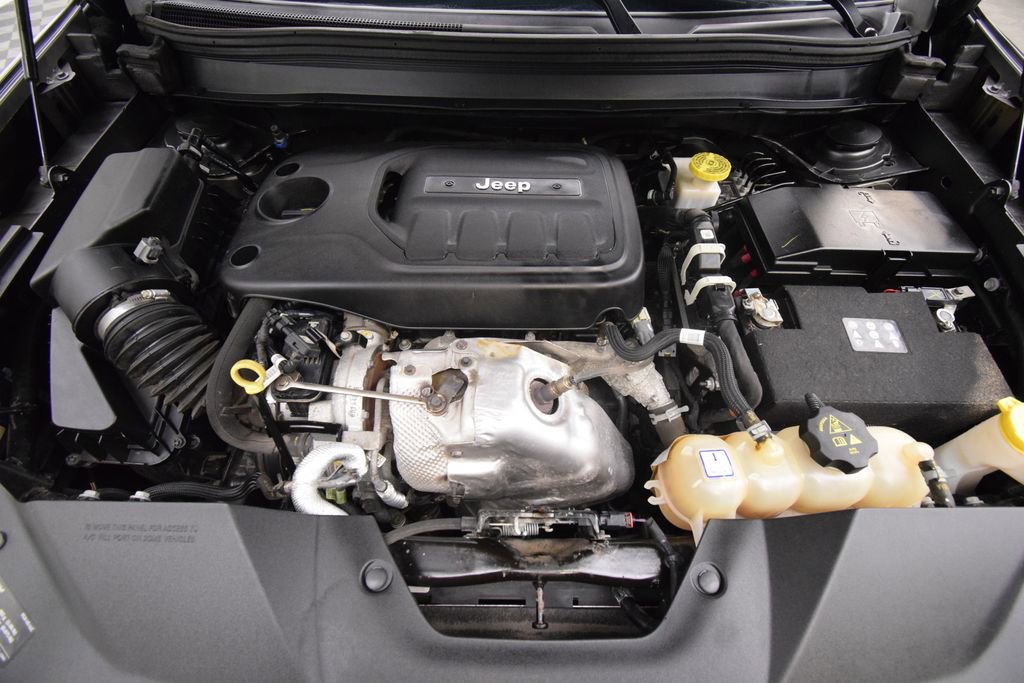 Used 2019 Jeep Cherokee Latitude Plus w/ Comfort/Convenience Group image 22