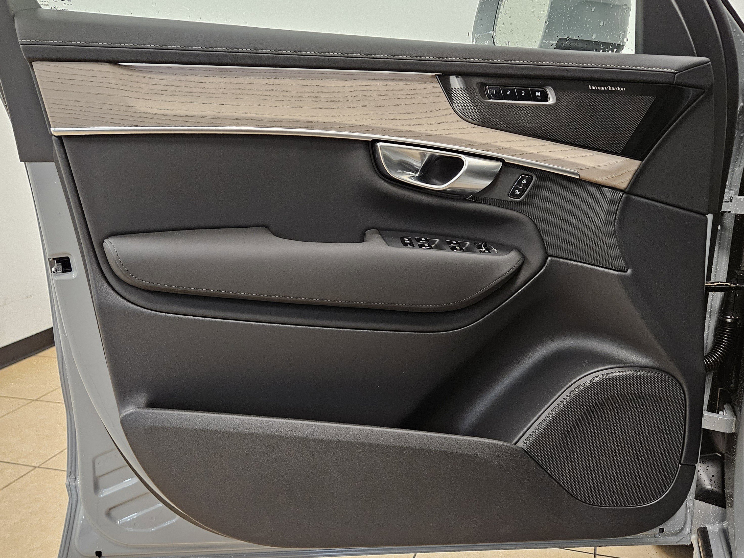 New 2026 Volvo XC90 B6 Plus w/ Protection Package Premier image 12