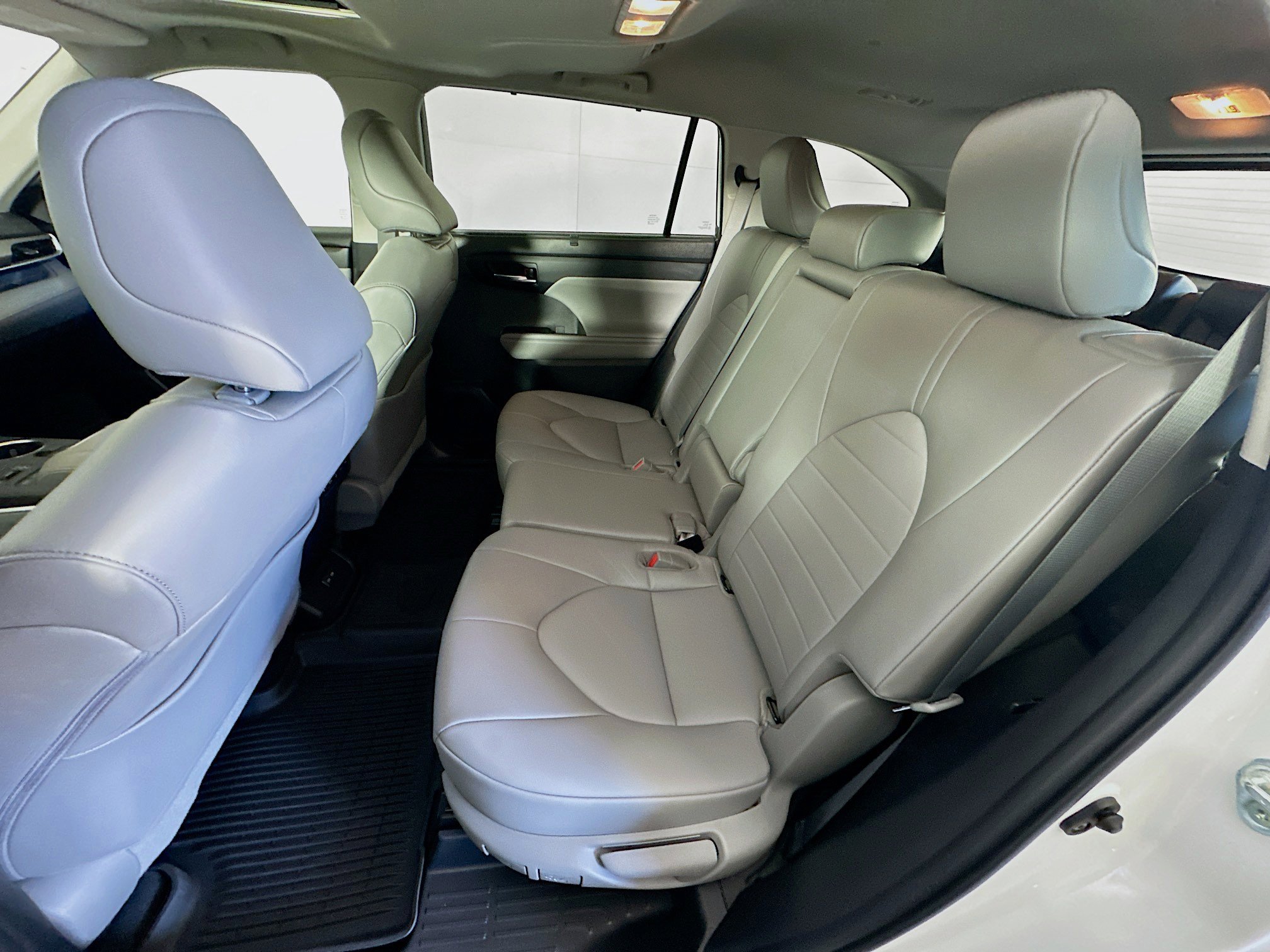 Used 2022 Toyota Highlander XLE image 30