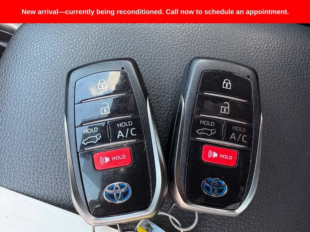 Used 2021 Toyota RAV4 SE w/ Weather & Moonroof Package AWD/4WD image 27