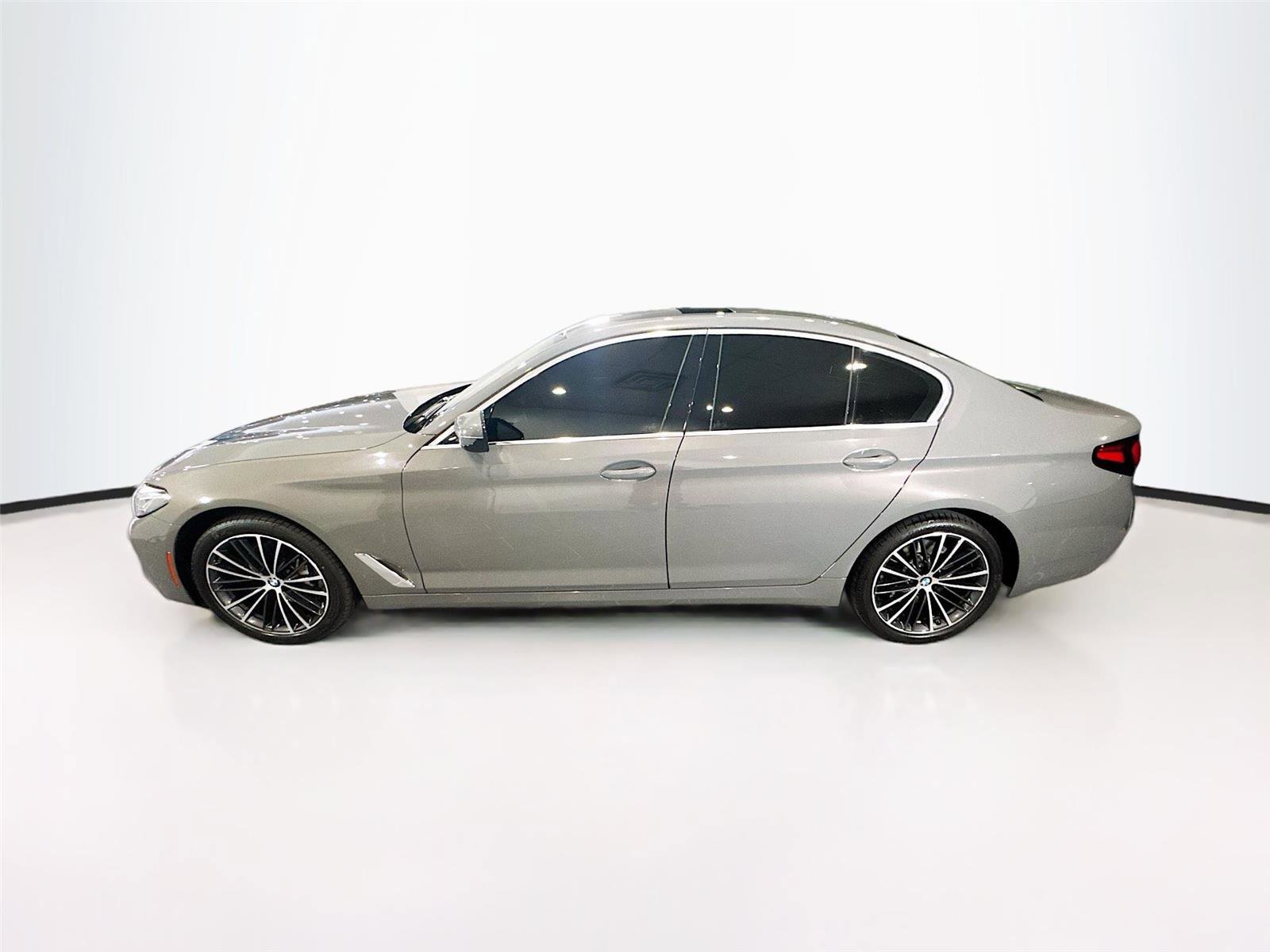 Used 2022 BMW 540i w/ Premium Package image 31