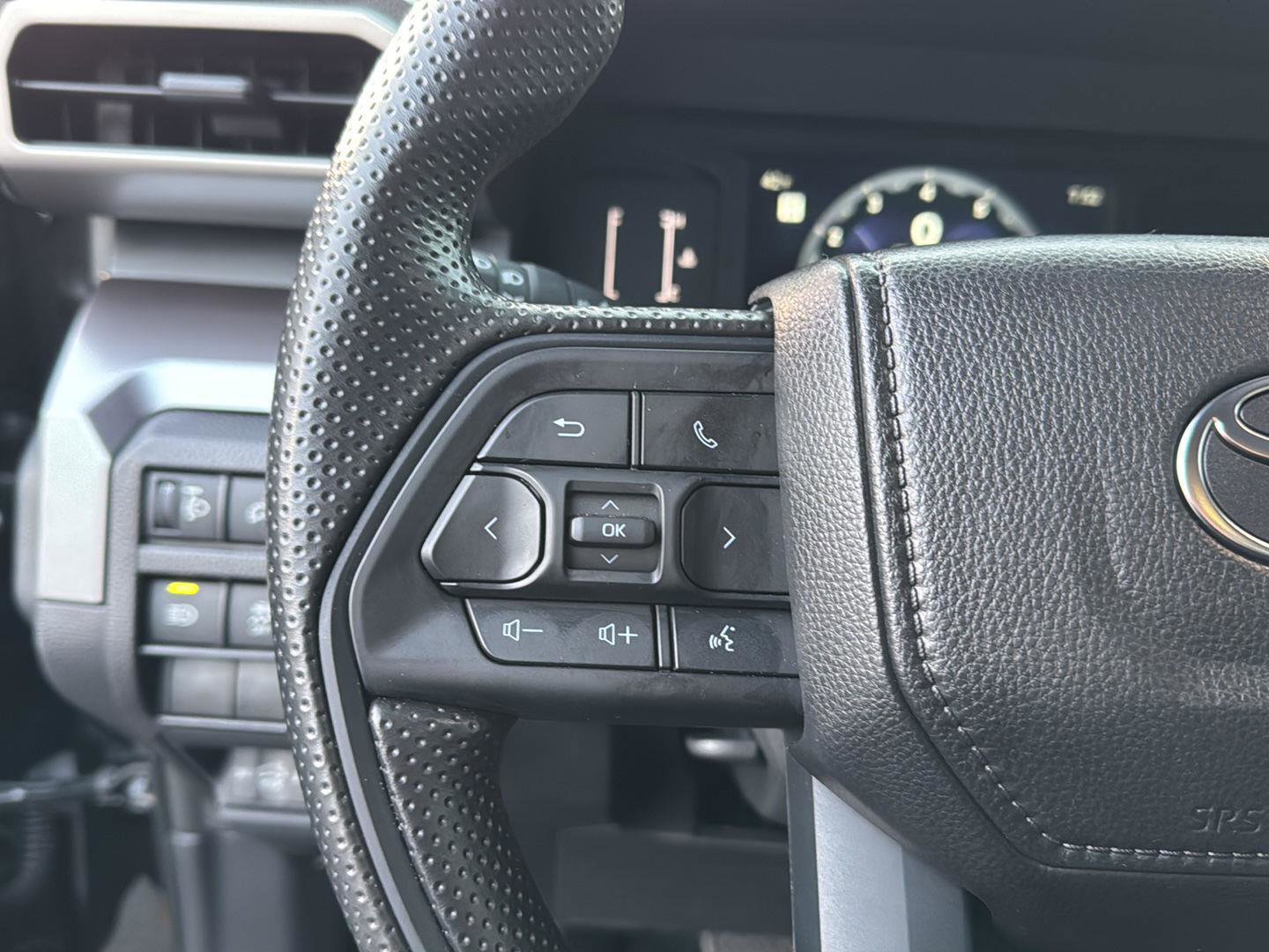 Certified 2024 Toyota Tacoma SR5 image 18