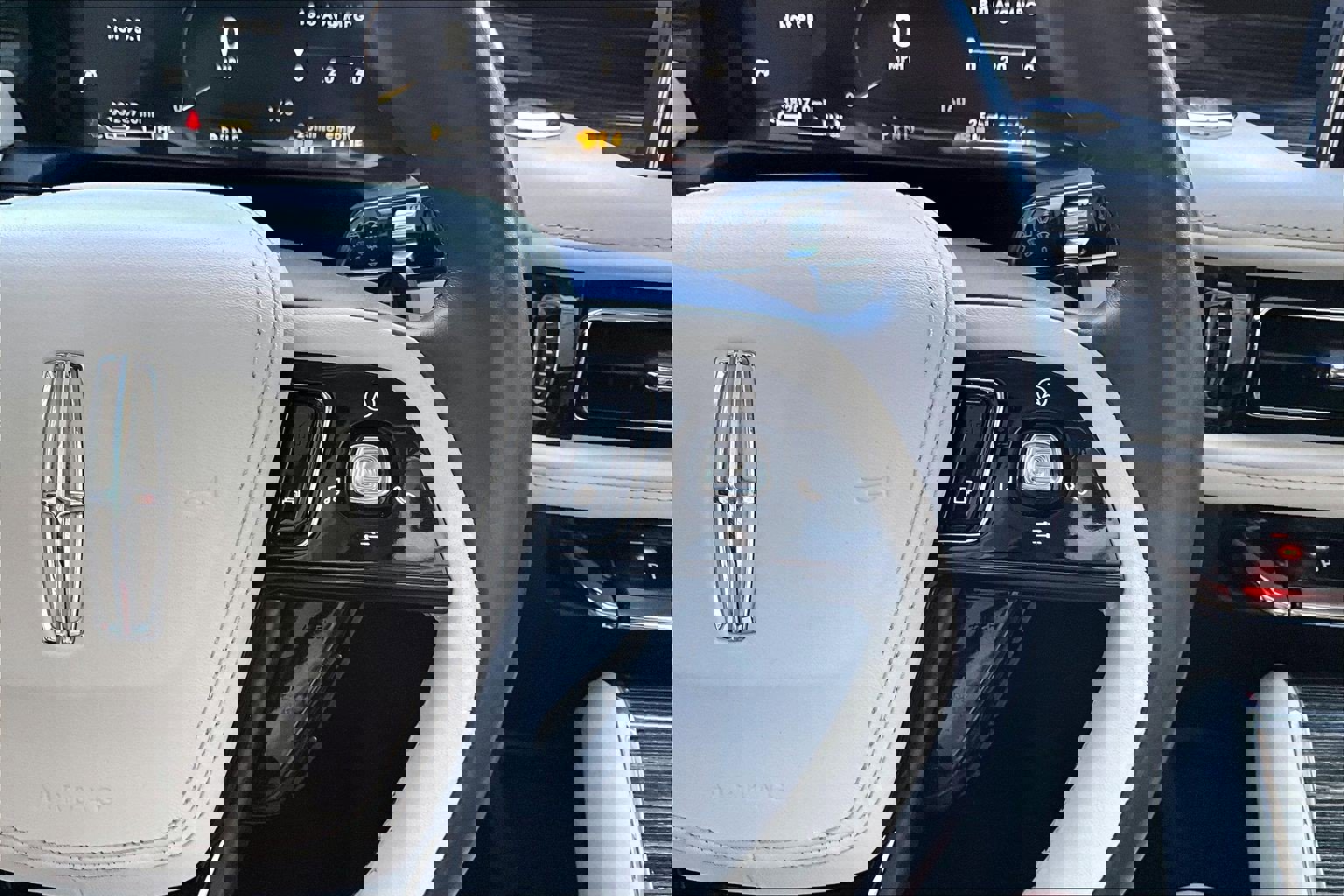 Used 2022 Lincoln Aviator Black Label w/ Dynamic Handling Package AWD/4WD image 12